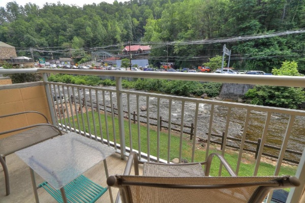 Gatlinburg River Inn image 13